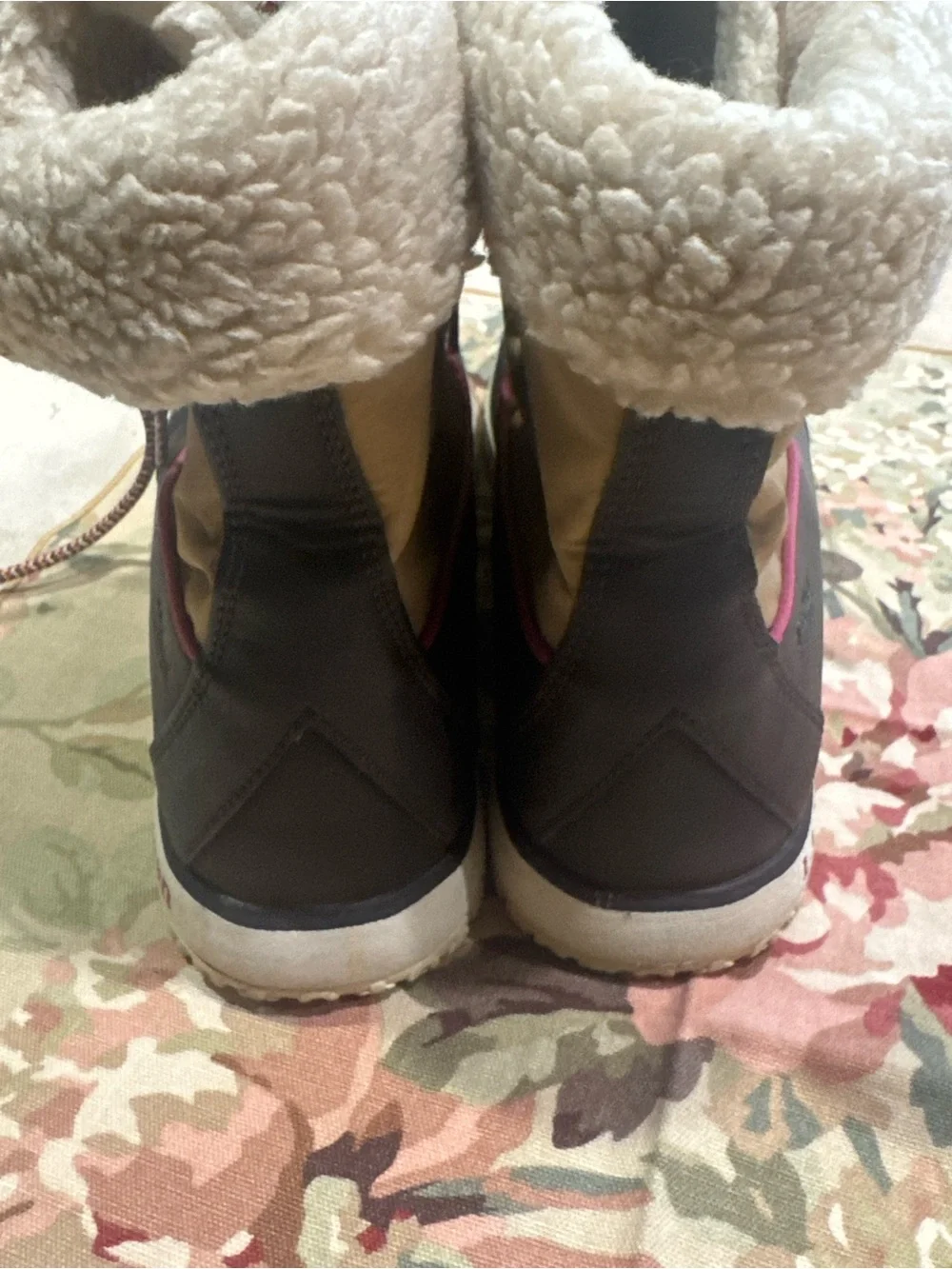 L.L. Bean Women's Boots Size 10 Brown and Tan Winter Lace-Up Boots Pink Trim